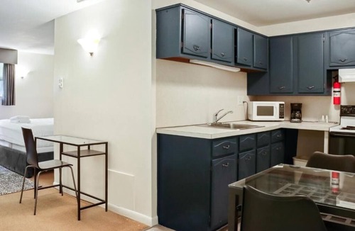 Beverly Hotel | The Beverly Hotel | Studio King | Free Parking & Minutes to Salem Witch Museum