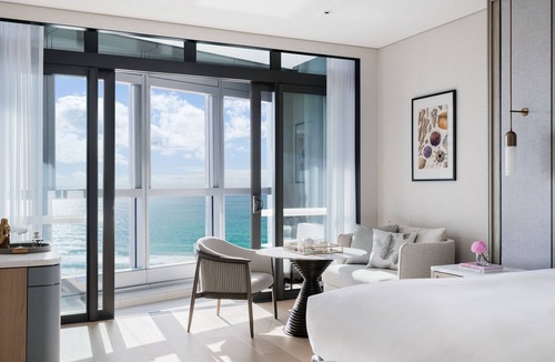 Surfers Paradise Hotel | The Langham, Gold Coast and Jewel Residences