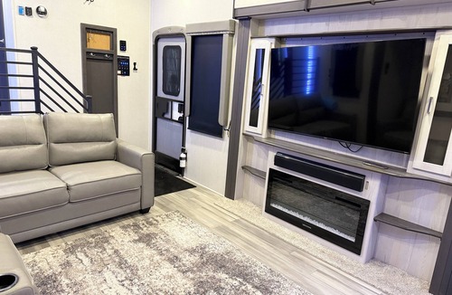 Pueblo West House | The Pearl- A Luxe Camper