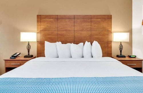 Florida Center Hotel | Theme Park Lover's Dream! Outdoor Pool + Free Parking | Near Orlando Theme Park