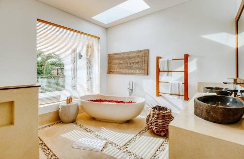 Berawa Villa | Top Rated 4BR Villa just 5 min to Finns Beach Club