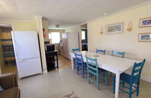 White Lake Cottage | Tyson's Bungalow, the Spacious 5-bedroom cottage in White Lake
