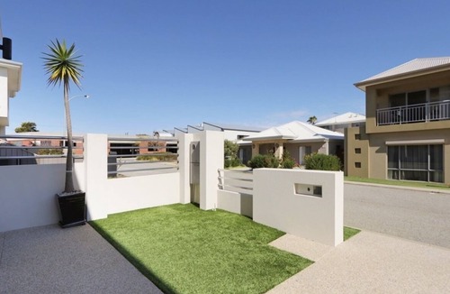 Beaconsfield Villa | Ultra Modern Villa Walk To The Beach