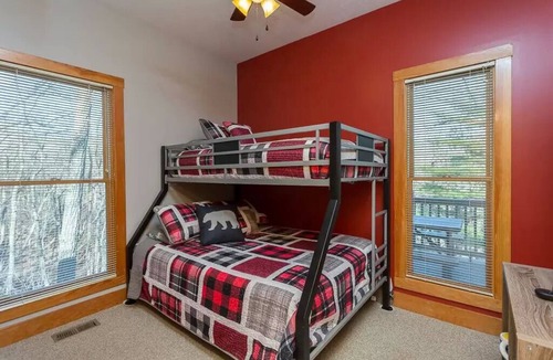 Massanutten Cabin | Unique Massanutten Lodge, Hot Tub, Game Room w/foosball and Gorgeous Views!