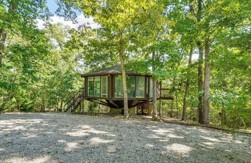 Village of Four Seasons Cottage | Unique Treehouse Hideaway Near Lake of the Ozarks