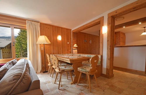Verbier Apartment | Very nice apartment at the heart of Verbier. It is located in 2 minutes of the central place, the sh