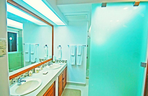 Zona Hotelera Hotel | VRBO Premier Host – Beachfront – 16BR/13Bth – Penthouse Combo #31234