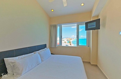 Zona Hotelera Hotel | VRBO Premier Host – Beachfront – 16BR/13Bth – Penthouse Combo #31234