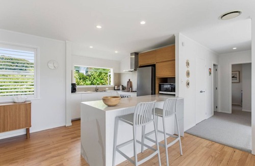 Remuera House | Water views, beautifully renovated. Quiet setting with lovely walks and cafes