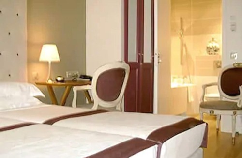 Quartier de la Porte-Saint-Denis Hotel | WHO - Windsor Hotel Opera