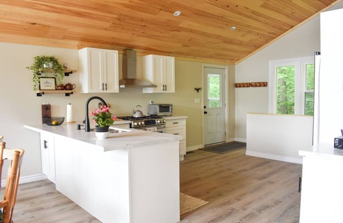 Dorset Cottage | Winter Fun, Dog OK, Fireplace, WiFi, SkiDoo, MAJOR INTERNATIONAL SPORTING EVENT Welcome