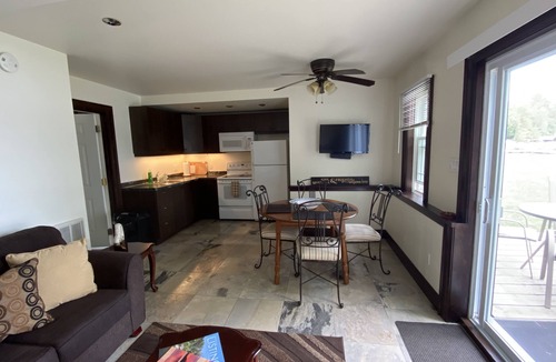 Utterson Cottage | Winter relaxation getaway lake front Muskoka cottage with spectacular views