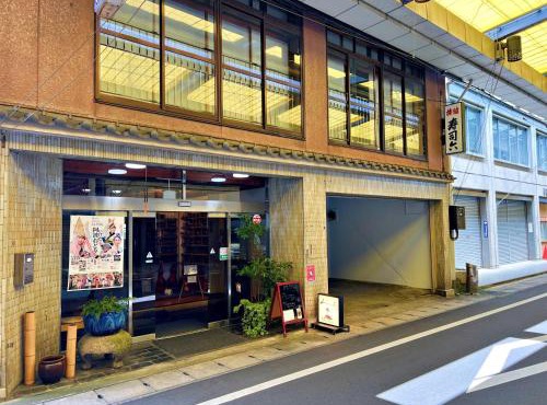 寿司六旅館