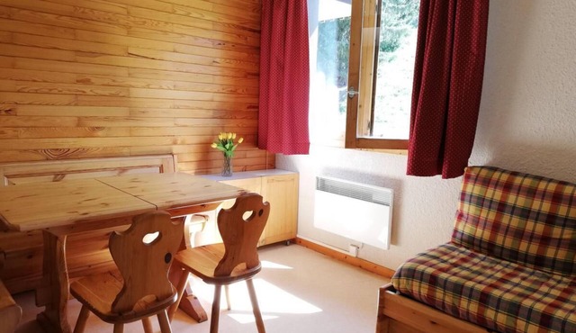 100m from shops, 2nd floor, view mountain, balcony, tv, ski locker, 32m², Valmorel