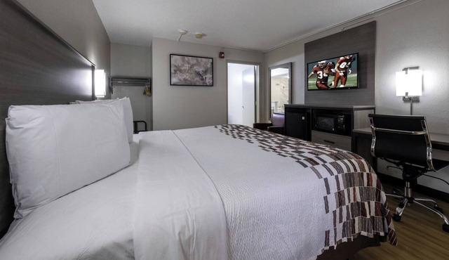2 Affordable & Modern Rooms w/Parking & Bfast | Close to Dining & Wine Trails