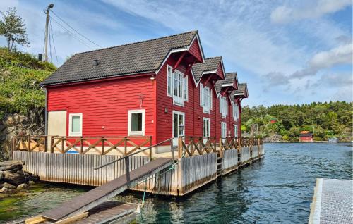 2 Bedroom Stunning Home In Lepsøy