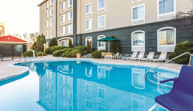 2 Cozy Hotel Rooms Near Canyon View Park Fun – Just 15 Mins Away