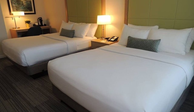 2 Spacious Family Rooms with Modern Amenities Near Top Hospitals - Parking