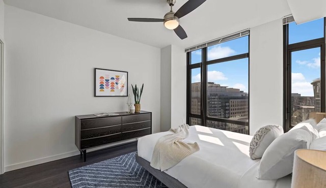 2 Units | Spacious Apartment w/Kitchen | Minutes from Lincoln Memorial