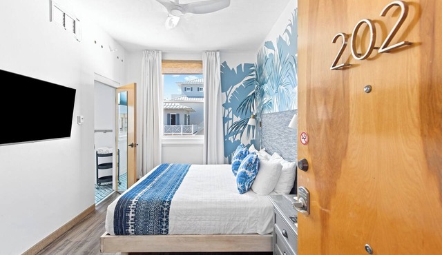 202 Rosemary Beach Inn - Includes Beach Chairs & Complimentary Breakfast + Access to 4 Pools