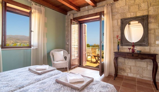 3 bedroom Beachfront Villa Emerald 80 meters from the beach