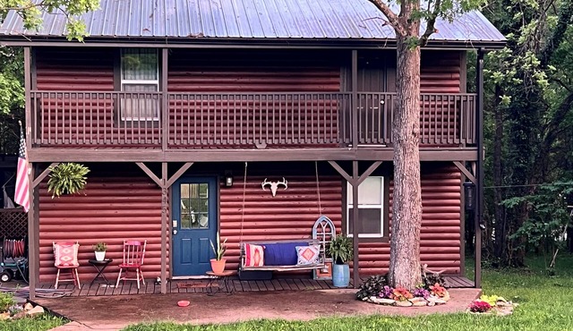 3-BR, 2 bath, private lakefront cabin, water access, at Pomme de Terre Lake in Flemington