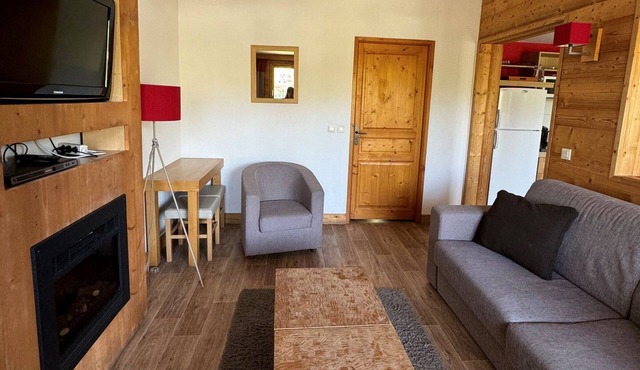 3-room apt, heated pool, pets allowed, ski-in/ski-out