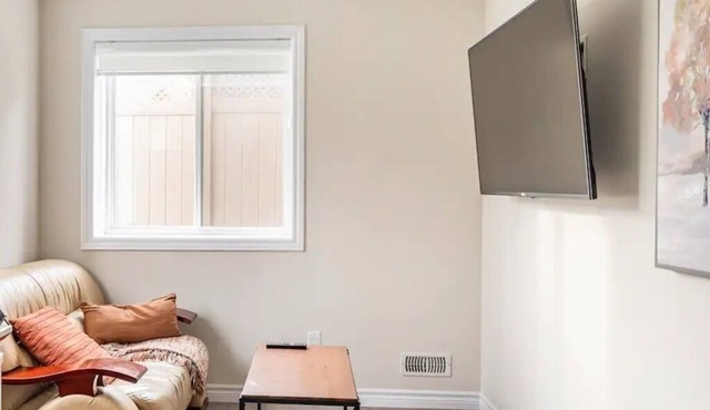 3BR Sunshine basement w separate entrance Waterloo