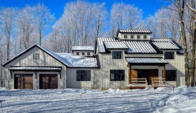 4 bed 3 bath home Minutes to Blue Mountain! 25 acres! Privacy!