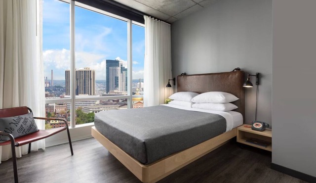 4 Queen Room at Moxy Boston Downtown - Steps from Boston Common, City Views!