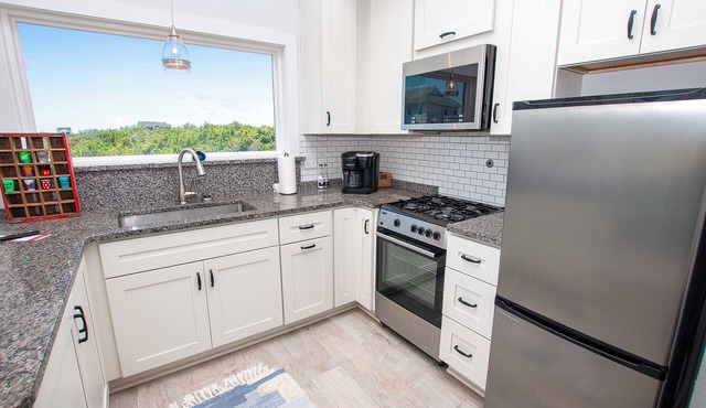 4x2279B, Charming Tiny Cottage- Oceanside, Covered Deck