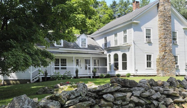 5-bed Colonial Berkshires Farmhouse, aka Grandaddy's House, Family Friendly home
