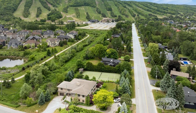 6 bed 4 bath Chalet with Tennis Court!