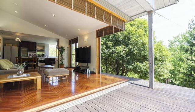 A 1330m2 garden resort surrounded by greenery A c - Mineyama Green Villa / Takamatsu Kagawa
