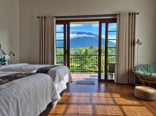 A Calm Spacious Cottage with Mount Agung View