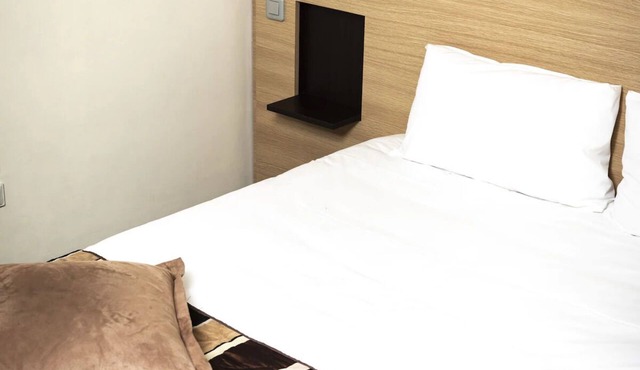 A Short Drive to Céüse! FIDO-friendly Unit with Onsite Parking! Seasonal Pool!