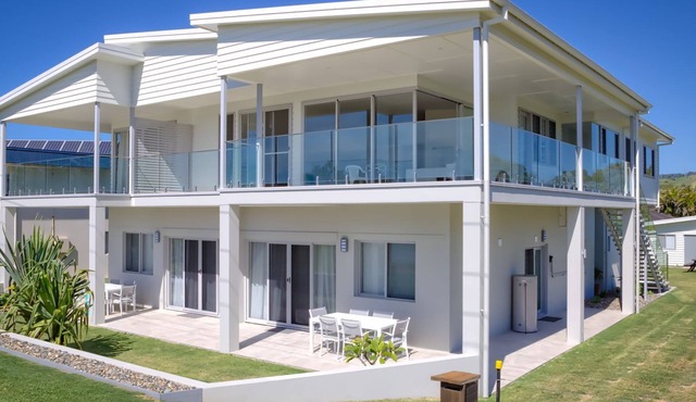 Absolute beachfront location, king size bed to relax and recover.Lock up garage