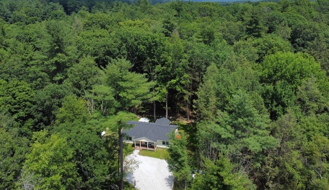 Adventure Ready Ranch Sleeps 10 & 0.7 mi to GB Main St. Wi-Fi + HOT TUB.
