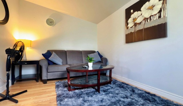 Affordable 1BHK close to Riverside, Casino, University & USA Border.