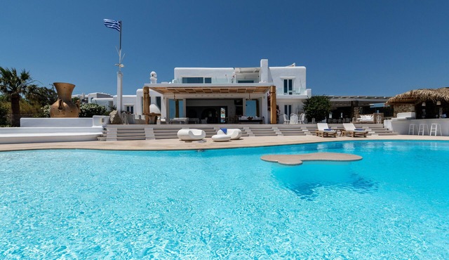 Alegria Mykonos: 14 Suites and Bedrooms for Groups up to 28 Guests