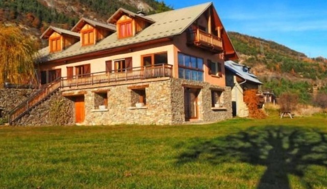 Apartment La Ferme des Ecrins in Embrun - 6 persons, 3 bedrooms