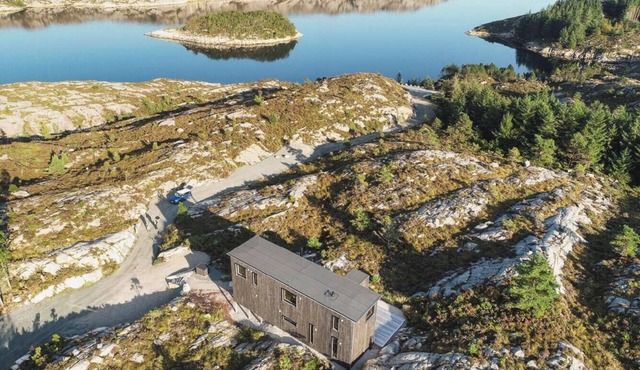 Architect-designed cabin panoramic view
