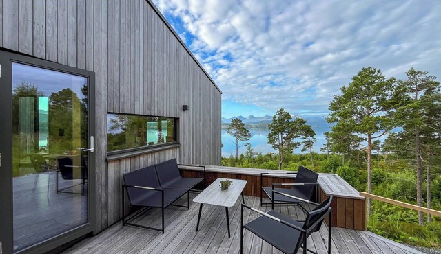 Architect-designed cabin with view in Molde