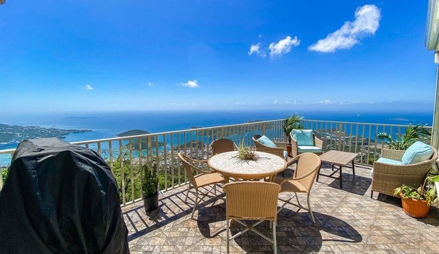 Balcony Views - Central Location - Quiet Community