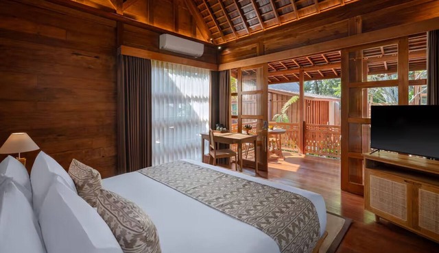 Bali Nature Stay Near Goa Gajah Temple with Outdoor Pool & Breakfast Included