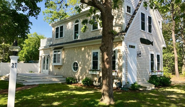 Barefoot Walk to Beaches Extended Family Friendly Fast WiFi Pet Friendly