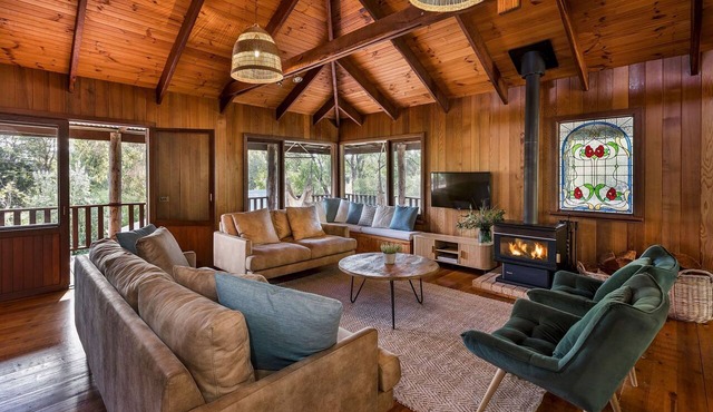 Basically Beachfront - Eagle Bay Treehouse in Eagle Bay