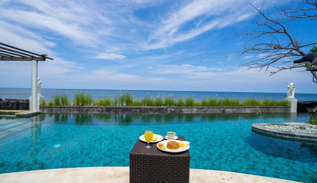 Beach Access! 2BR Private Pool Villa in Lovina Bali