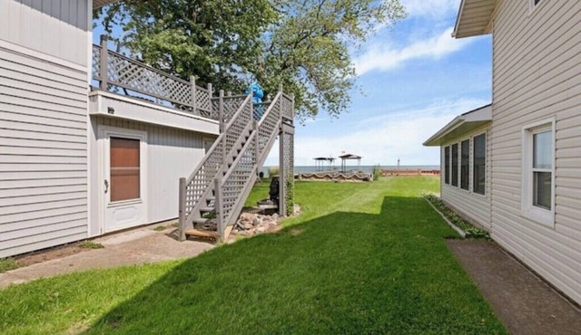 Beachfront 5BDRM Lakehouse