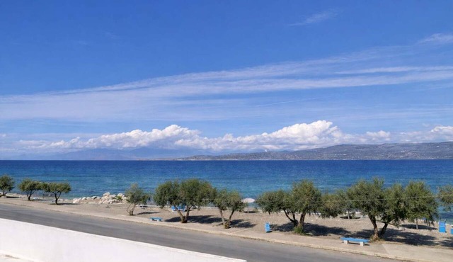 Beachfront Absolute Bliss in Perigiali, Korinthia